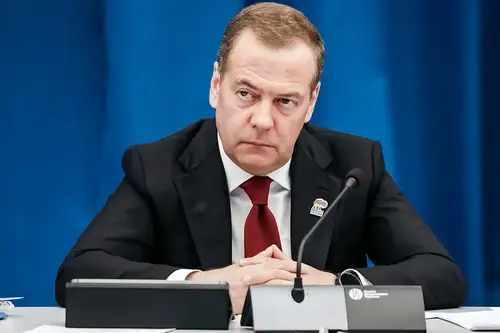 Медведев Украиныг мөхөж буй улс гэв